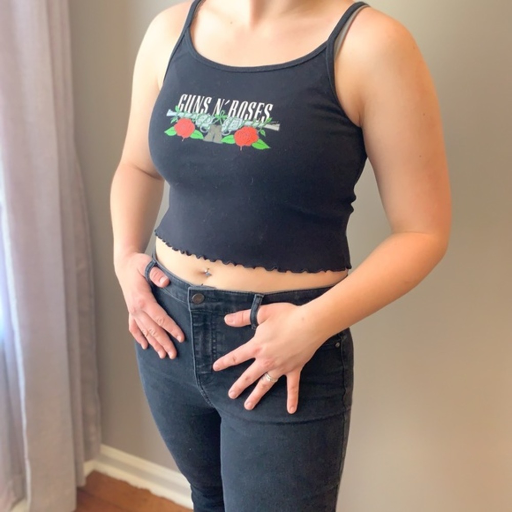 Guns N’Roses Rock Band Tee Crop Top Lettuce Hem Size Medium y2K Rock & Roll